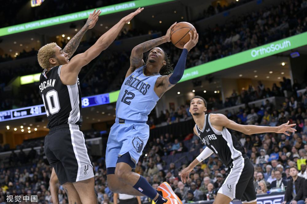 在球场周围 在球场周围